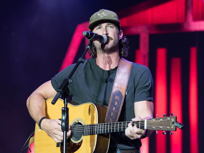 Country music artist Riley Green to perform at Walmart AMP